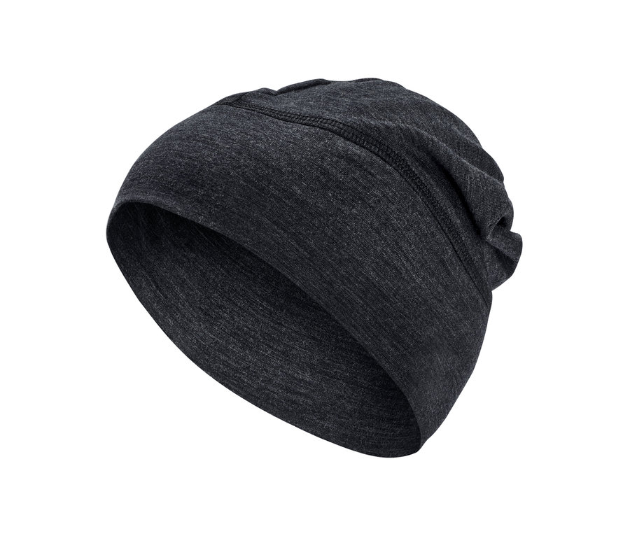 Egy sötétszürke sapka merinó gyapjúval.