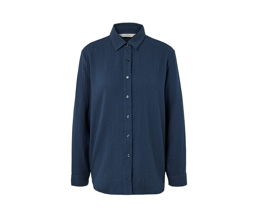 Tengerészkék muszlinblúz gallérral és gombsorral.