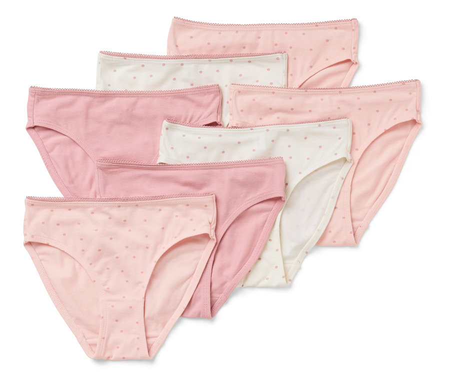 Egy halom hét darab, különböző rózsaszín és fehér árnyalatú, pöttyös női bugyi egymásra rakva.