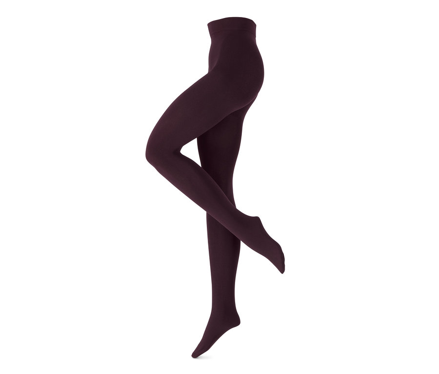 Lábak bordó színű termo harisnyanadrágban.