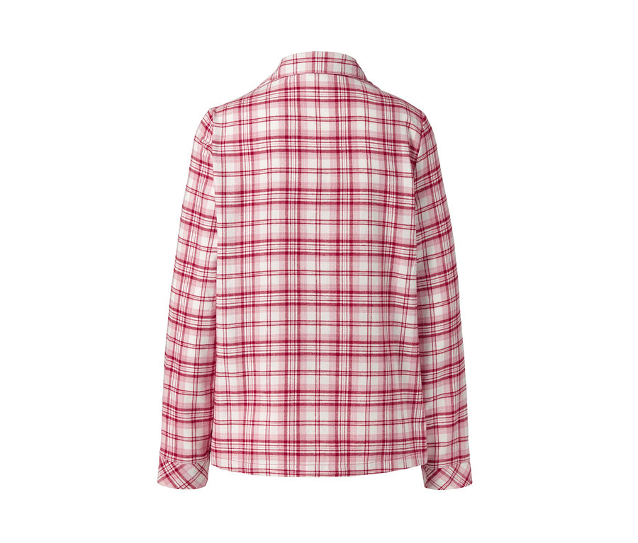Egy piros-fehér kockás flanelpizsama részlete.