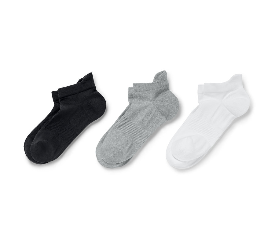 Három pár sportzokni fekete, szürke és fehér színben.