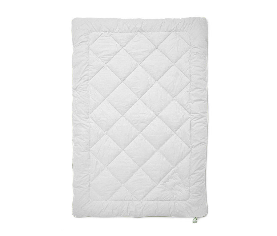 Egy fehér irisette® greenline teveszőr dupla paplan rombuszmintás steppeléssel.