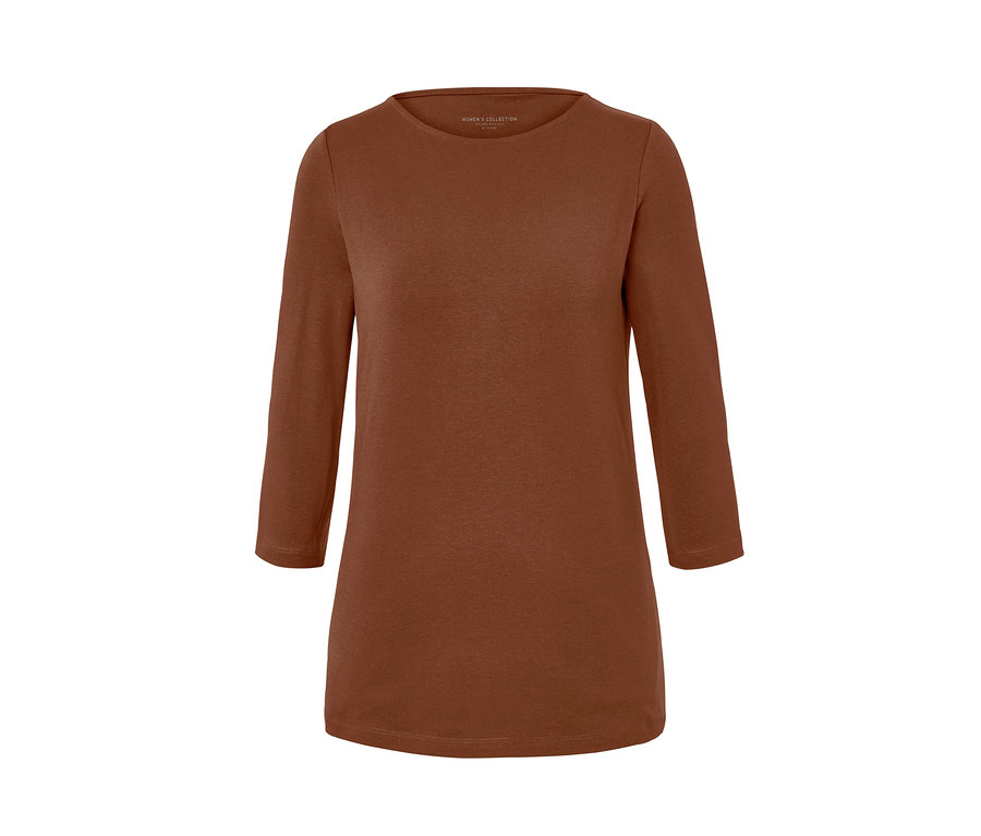 Egy konyak színű, háromnegyedes ujjú női felső.