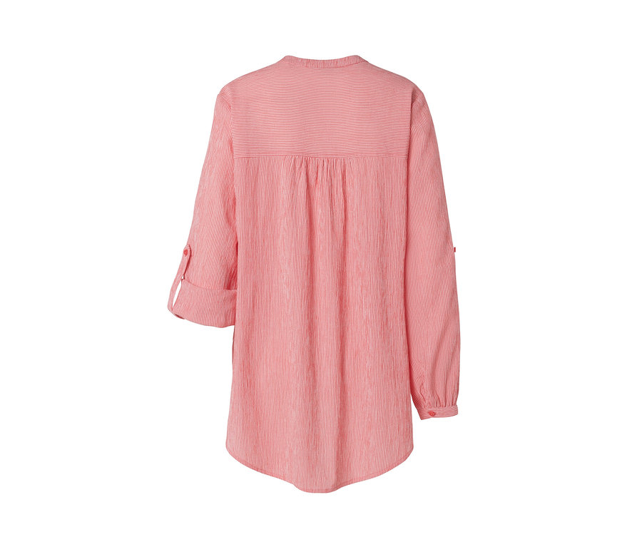 Hátulnézet egy korall csíkos hosszú tunikáról.