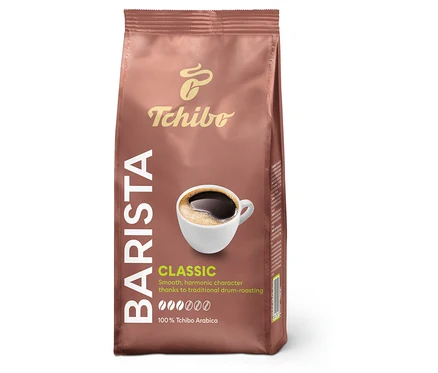 Egy csomag Tchibo Barista Classic őrölt kávé, egy csésze kávé képével.