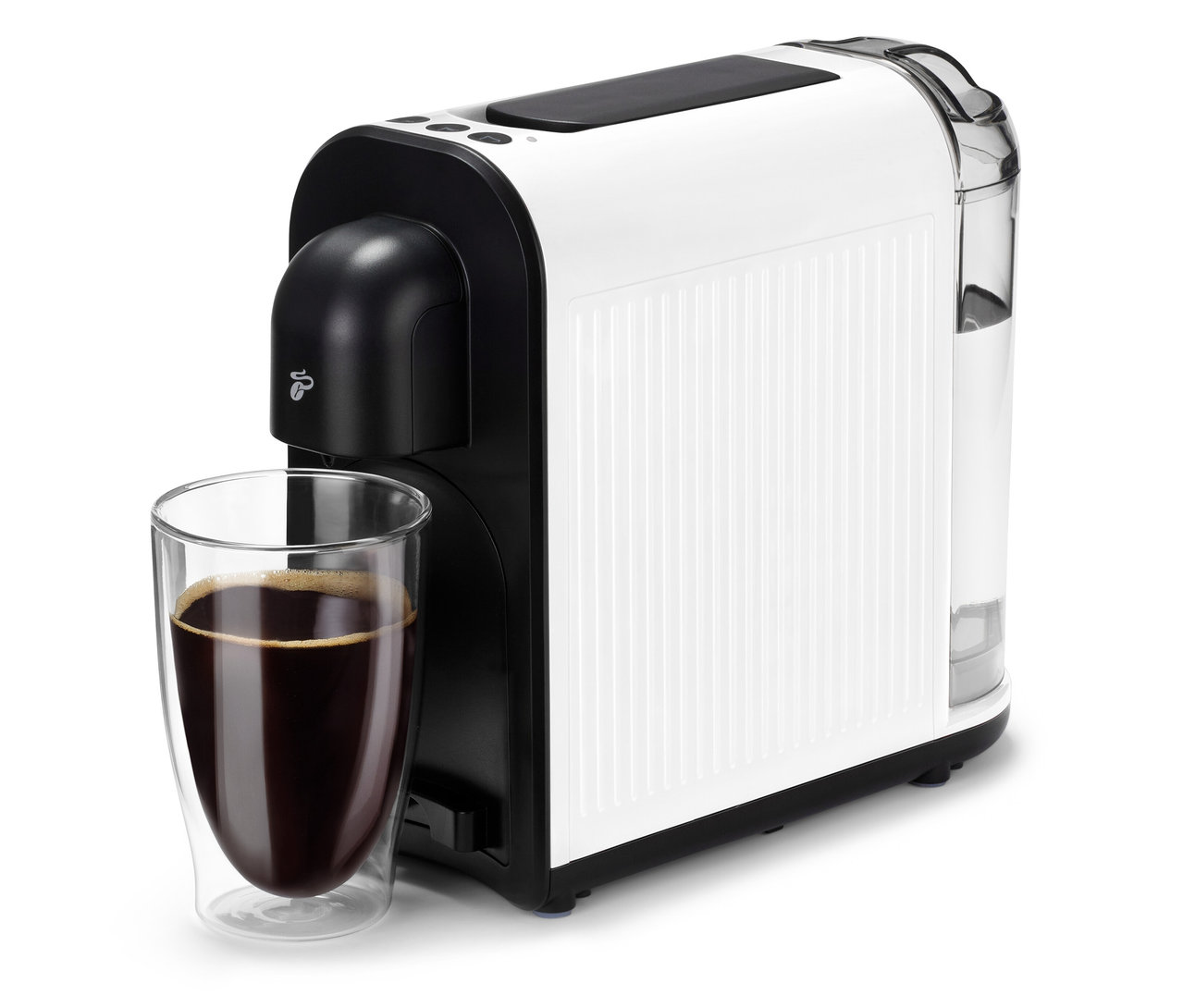 Egy fehér Cafissimo now white kávéfőző egy csésze kávéval előtte.