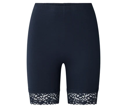Kék, rövid leggings nadrág csipkés szegéllyel.