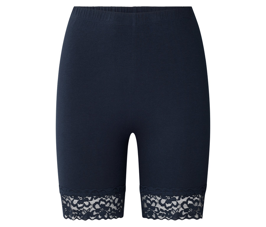 Kék, rövid leggings nadrág csipkés szegéllyel.