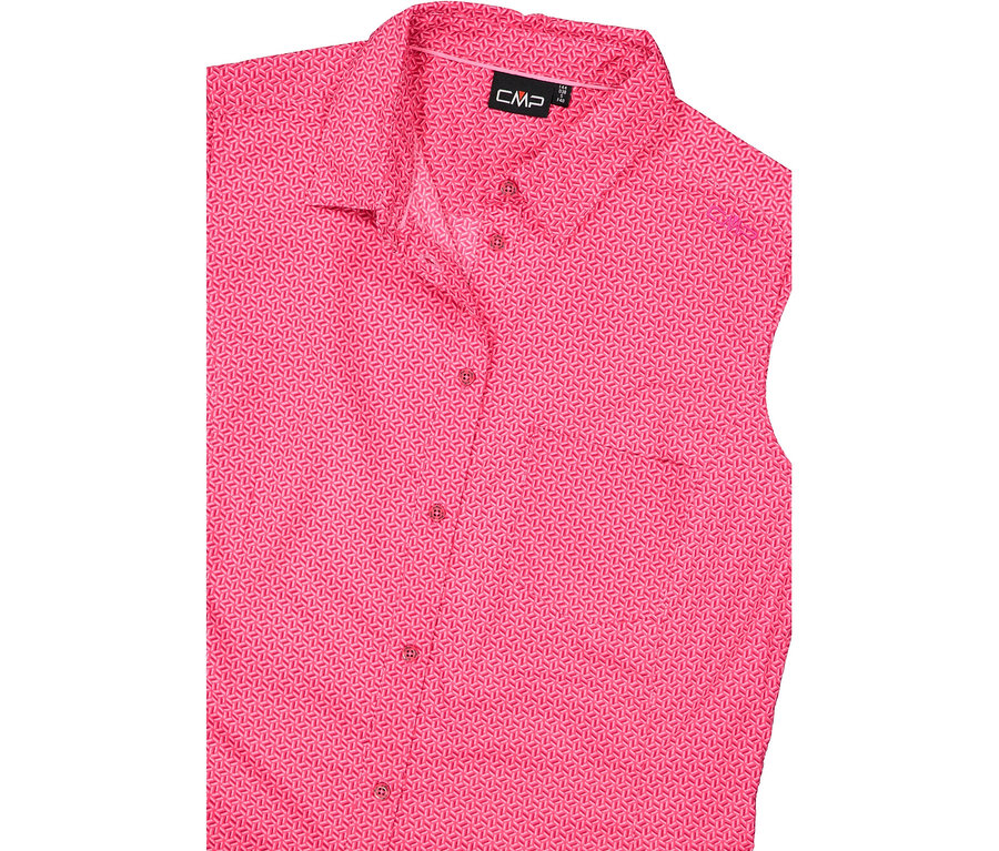 Egy gombos, rózsaszín, mintás CMP ing közelképe.