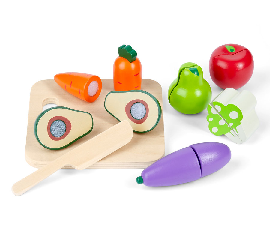 Zöldségszeletelő játék, fa, tépőzár, 8 rész egy deszkán, fa késsel.