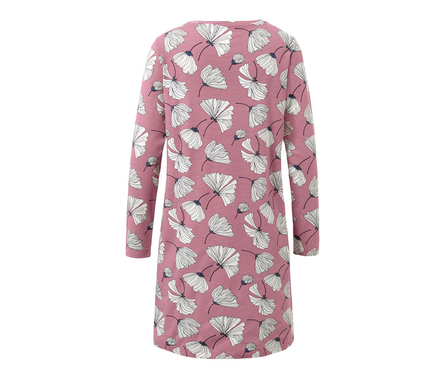 Rózsaszín, hosszú ujjú hálóing fehér virágmintával.