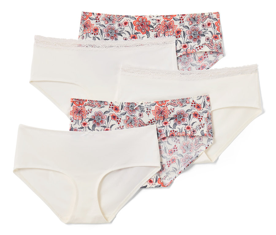 Öt krémszínű női alsó közelről, néhányuk virágmintás.