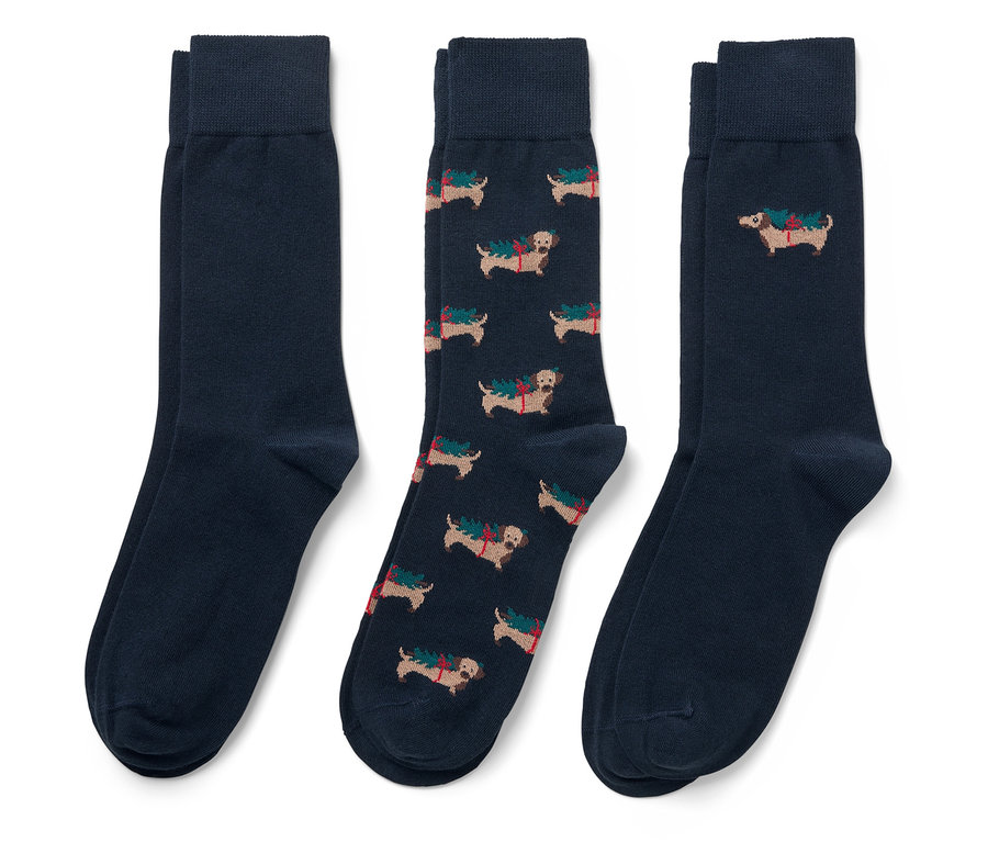 Három pár sötétkék zokni. Az egyik pár tacskó mintával van ellátva.