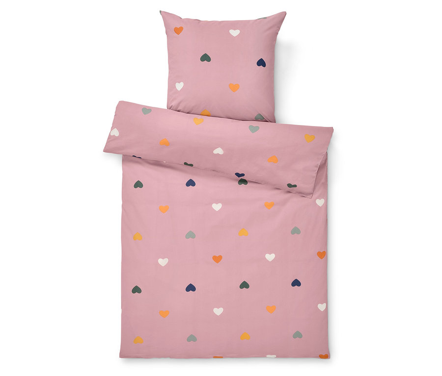 Rózsaszín ágynemű színes szívekkel.
