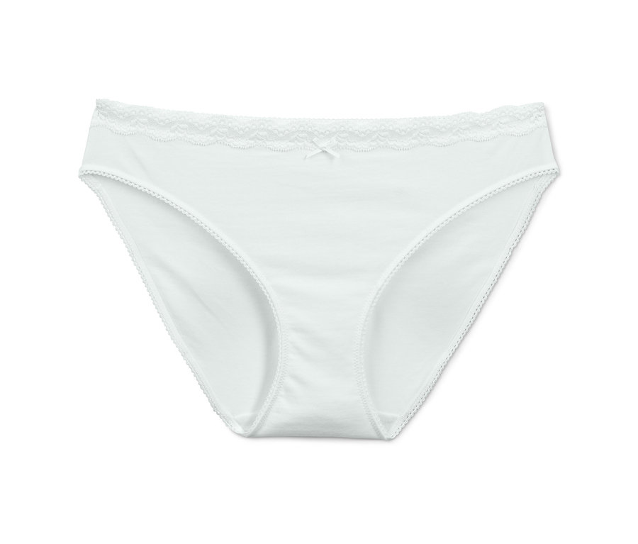 Fehér 2 db-os női alsó csipkével a derékrészen és egy kis masnival középen.