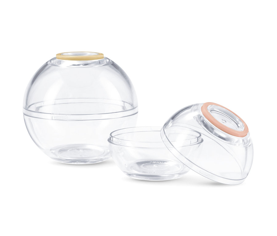 Két átlátszó, gömb alakú frissentartó edény.