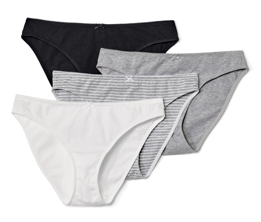 Négy női alsó.