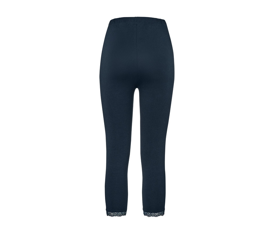 Sötétkék, csipkés szegélyű 3/4-es leggings.