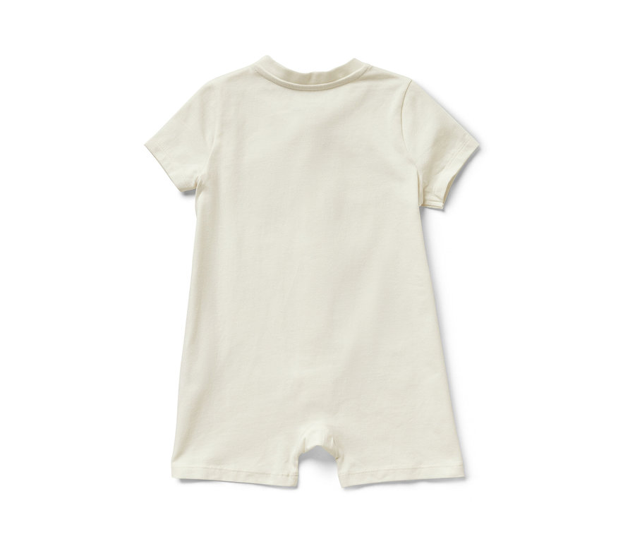 Krémszínű rövid hálóruha kisgyerekeknek, hátulról fényképezve fehér háttéren.