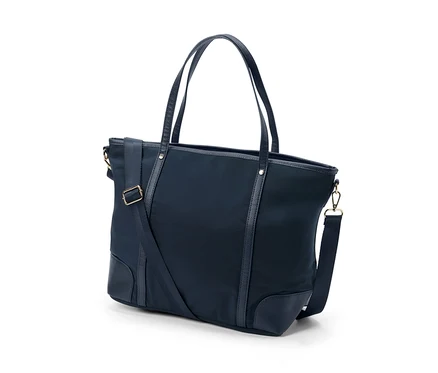 Egy sötétkék női shopper táska fogantyúkkal és vállpánttal.