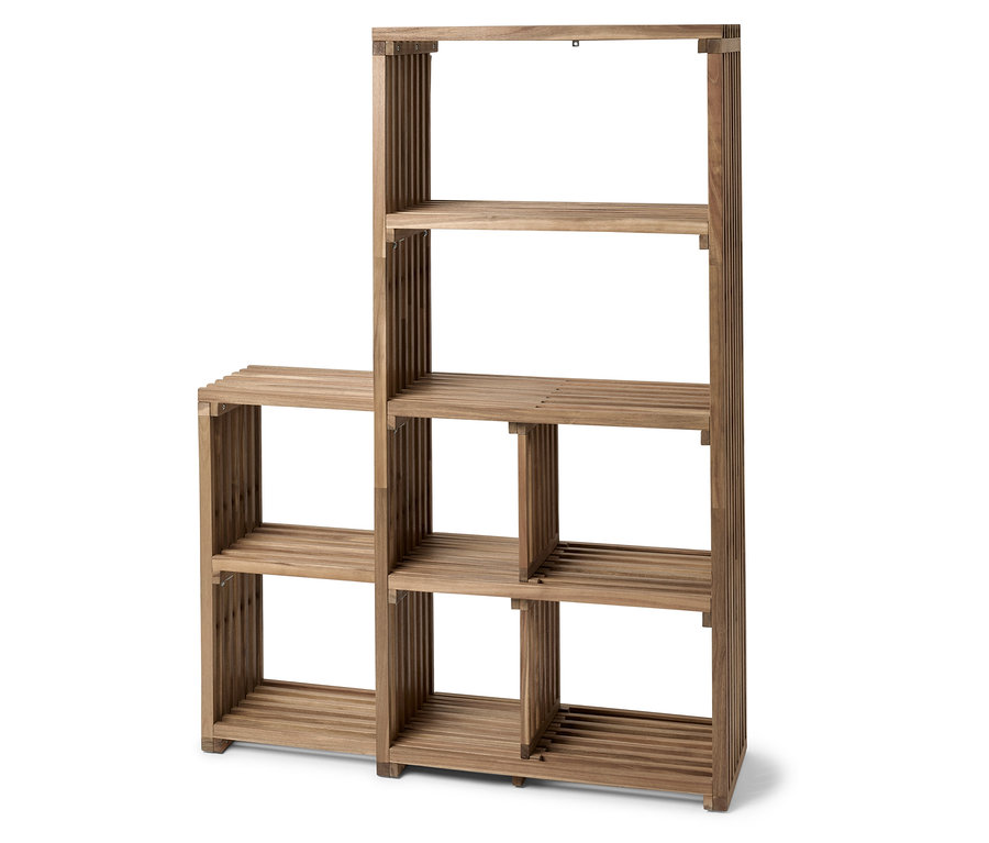 Fa polc több polccal és rekesszel.