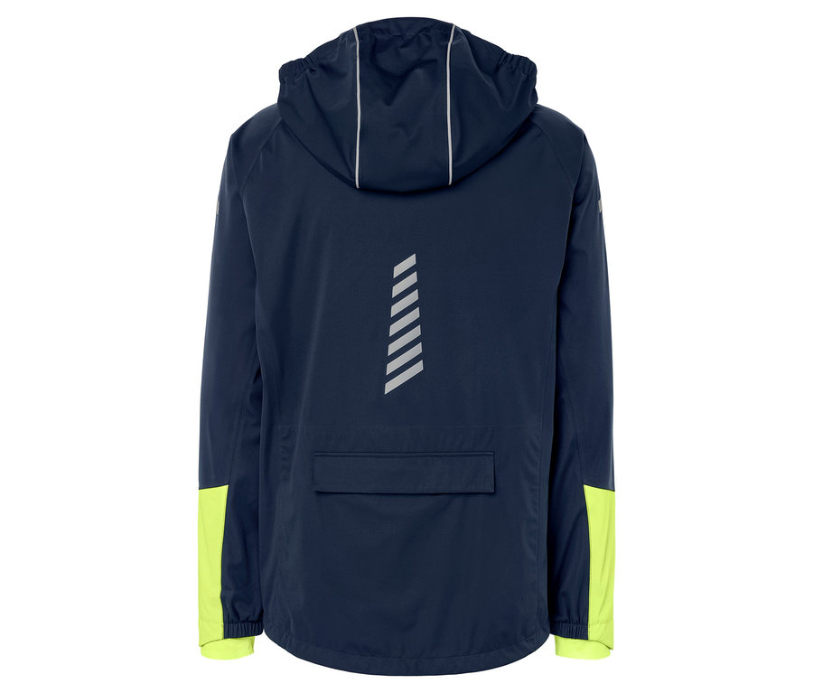 Egy sötétkék kerékpáros esőkabát hátulnézetének részlete kapucnival és sárga ujjakkal.