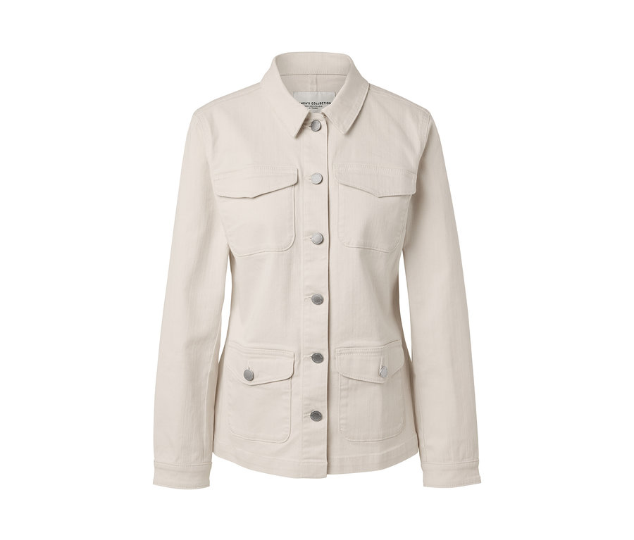 Krémszínű farmerdzseki cargo zsebekkel és gombokkal.