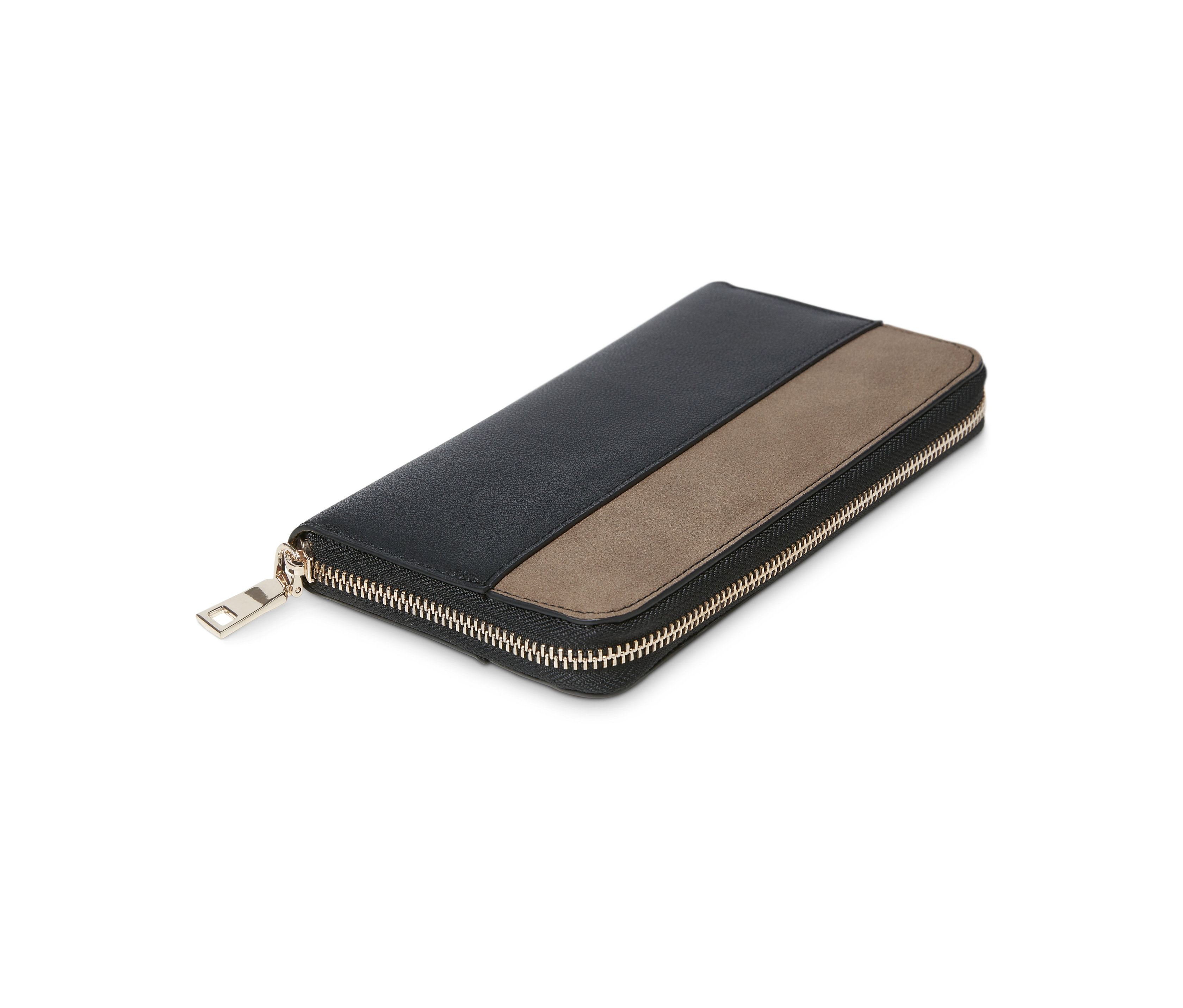 Egy fekete-barna, bőrhatású női pénztárca.