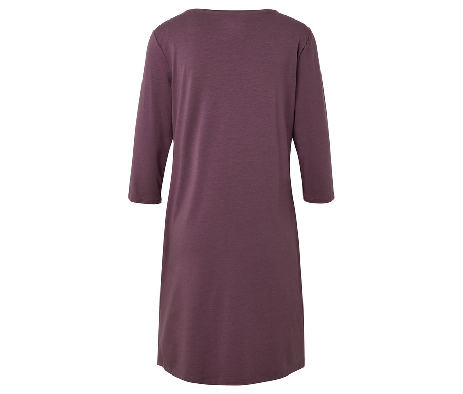 Bordó, háromnegyedes ujjú ruha.