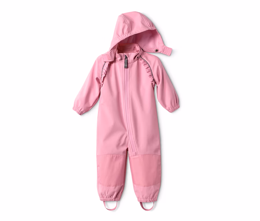 Rózsaszín softshell kezeslábas kapucnival és cipzárral elöl.