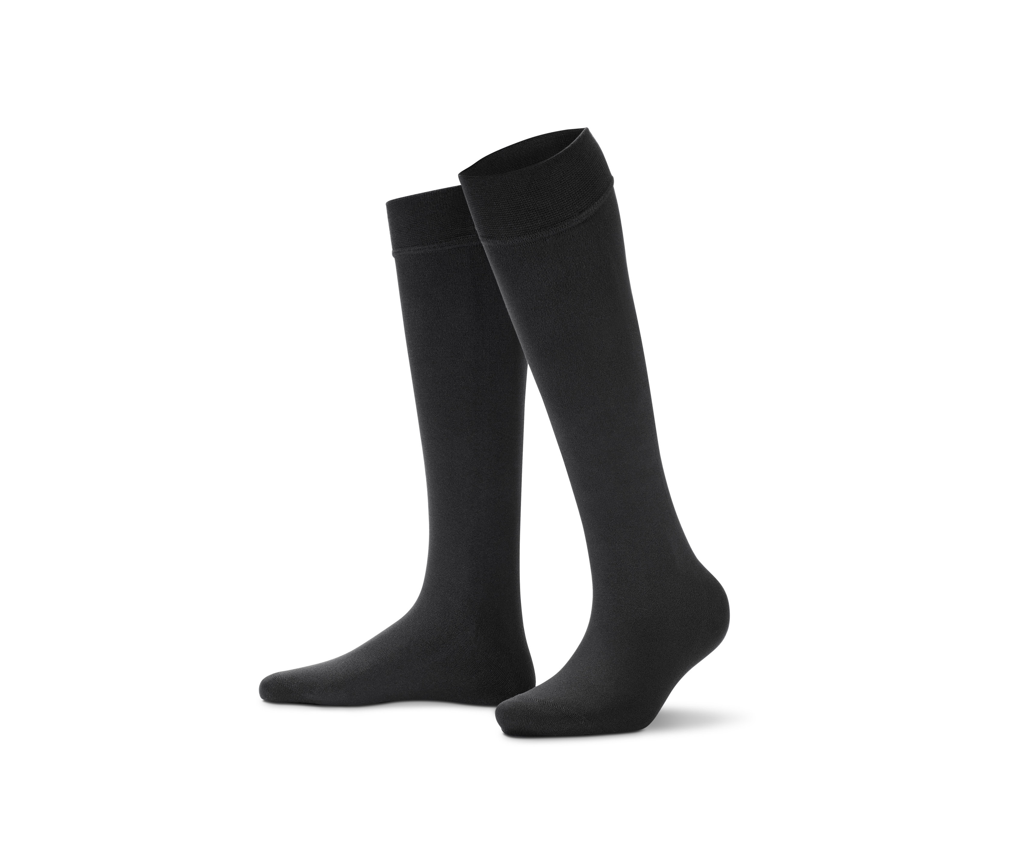 Két pár fekete termo térdzokni fehér háttérrel.