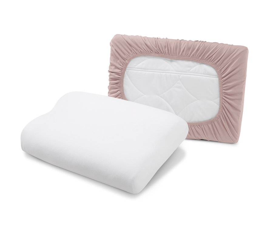 Fehér memóriahabos párna egy rózsaszín gumis párnahuzat mellett.