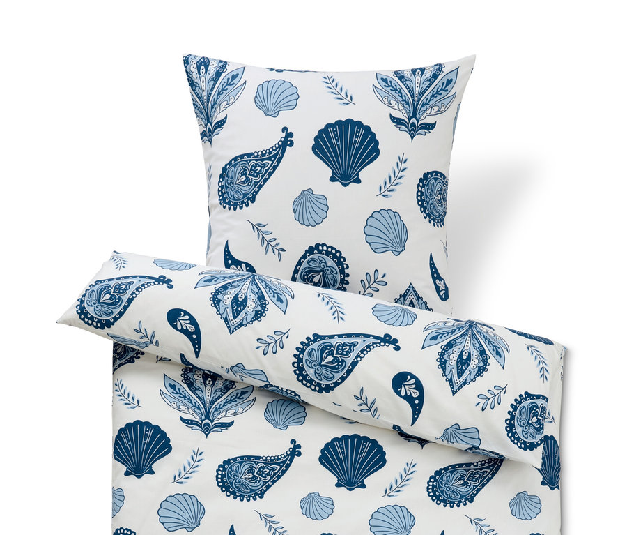Fehér Renforcé ágynemű normál és extra méretben, kék kagyló és virág mintával.