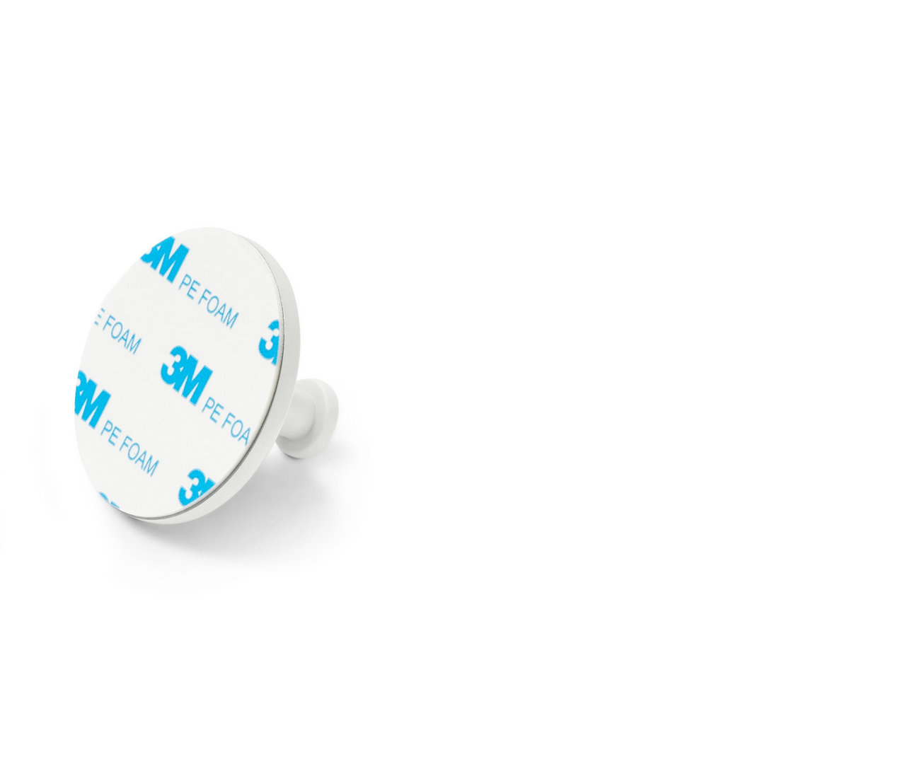 Két fehér 2 akasztó fehér háttéren.