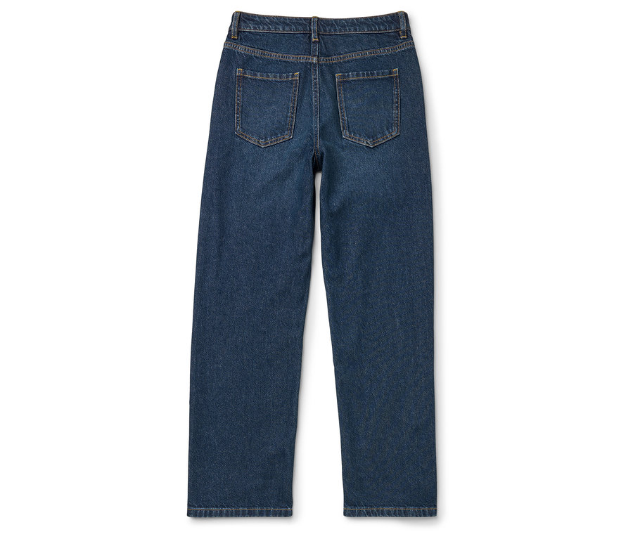 Hátulnézet egy sötétkék, magas derekú, bő szárú farmernadrágról.