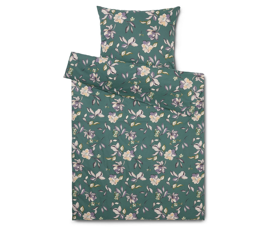 Ágyneműgarnitúra virágmintával zöld alapon, mely párna- és paplanhuzatból áll.