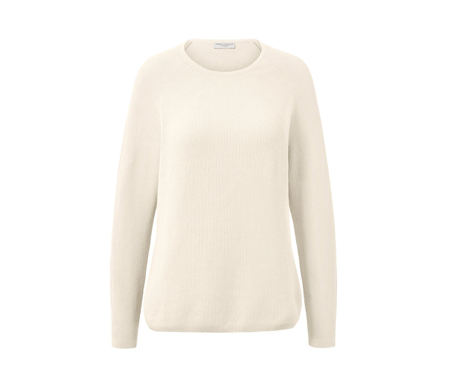 Krémszínű kötött pulóver.