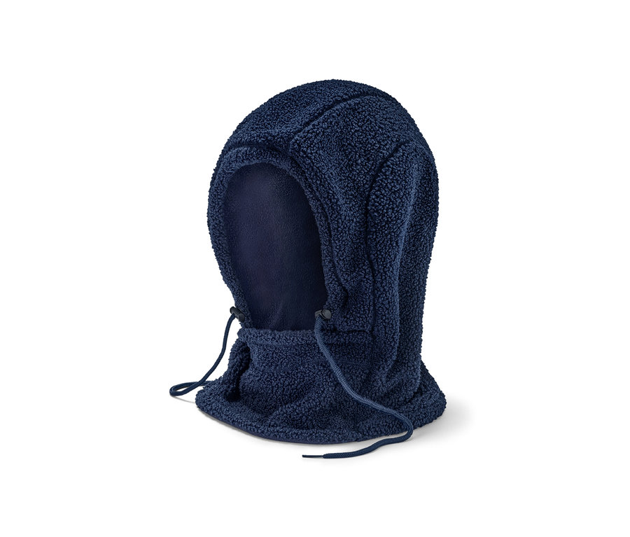 Egy sötétkék plüss kapucni.