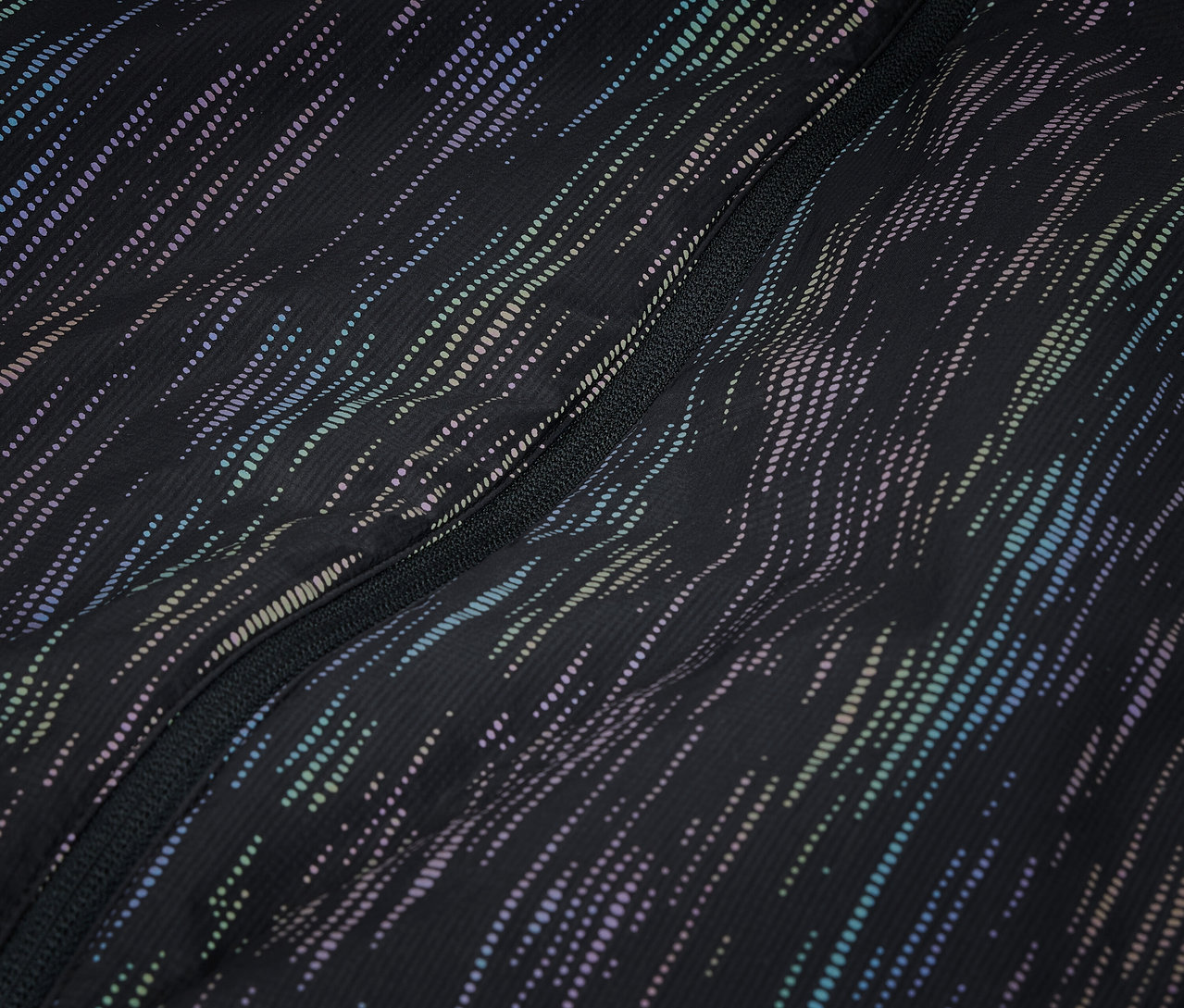 Egy termojack közelképe fényvisszaverő mintával.