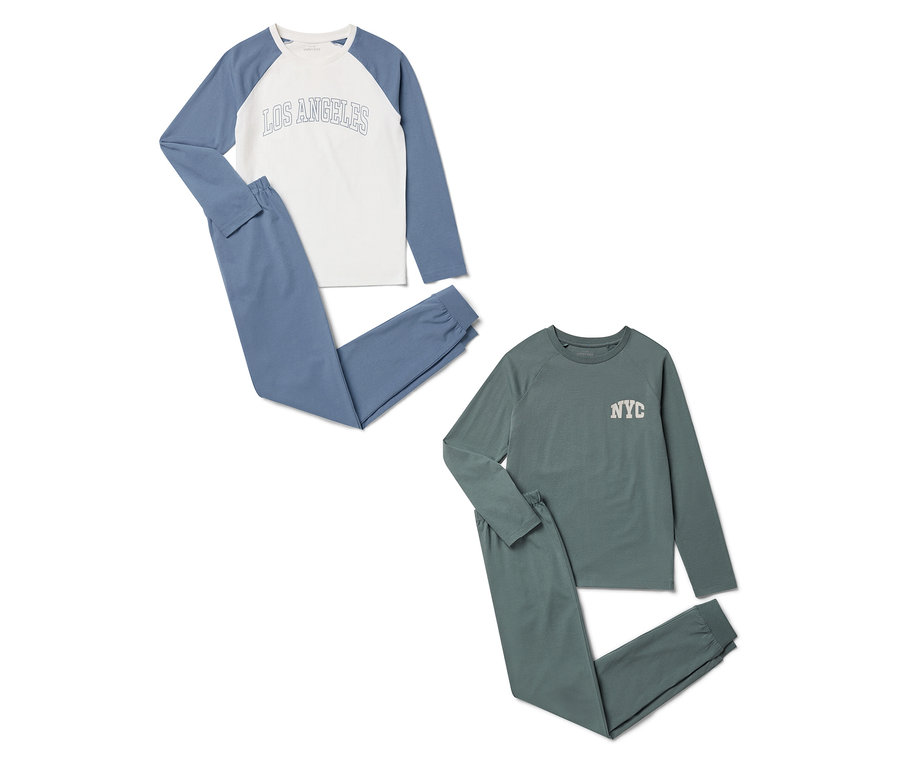 Két pizsama szett. Egy kék, fehér felsővel, Los Angeles felirattal. Egy zöld, NYC felirattal.