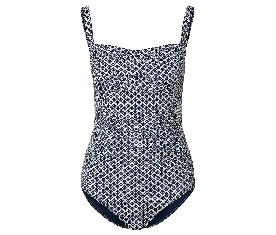 Egész alakos fürdőruha kék-fehér levélmintával.