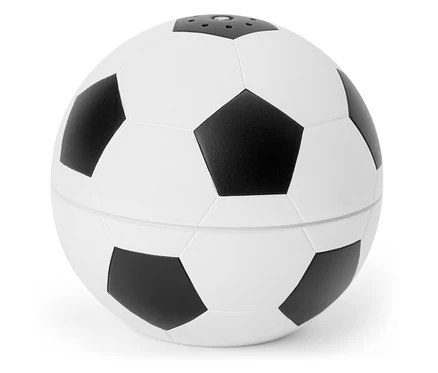 Egy futball-labda alakú tartály levehető fedéllel, fehér felületen áll.