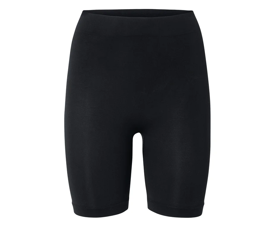 Fekete, rövid leggings fekszik fehér háttér előtt.