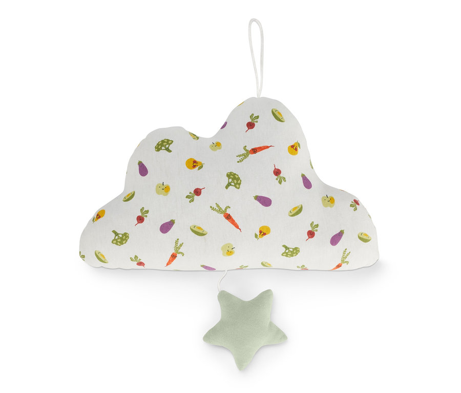 Zenélő babajáték, felhő, zöldséges mintával, fehér háttér előtt lóg.