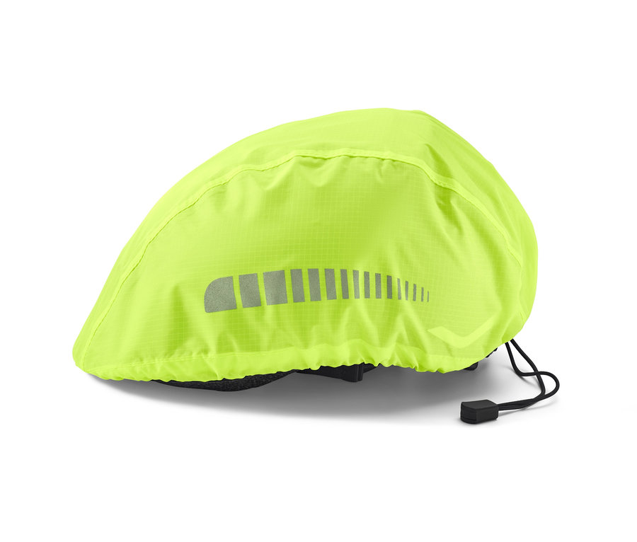 Egy kerékpáros sisak neon sárga védőhuzattal.