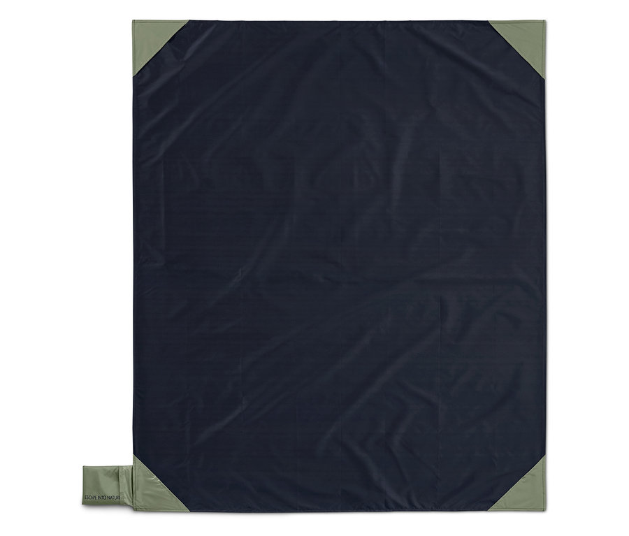 Egy sötétkék mini pikniktakaró világoszöld sarkokkal.