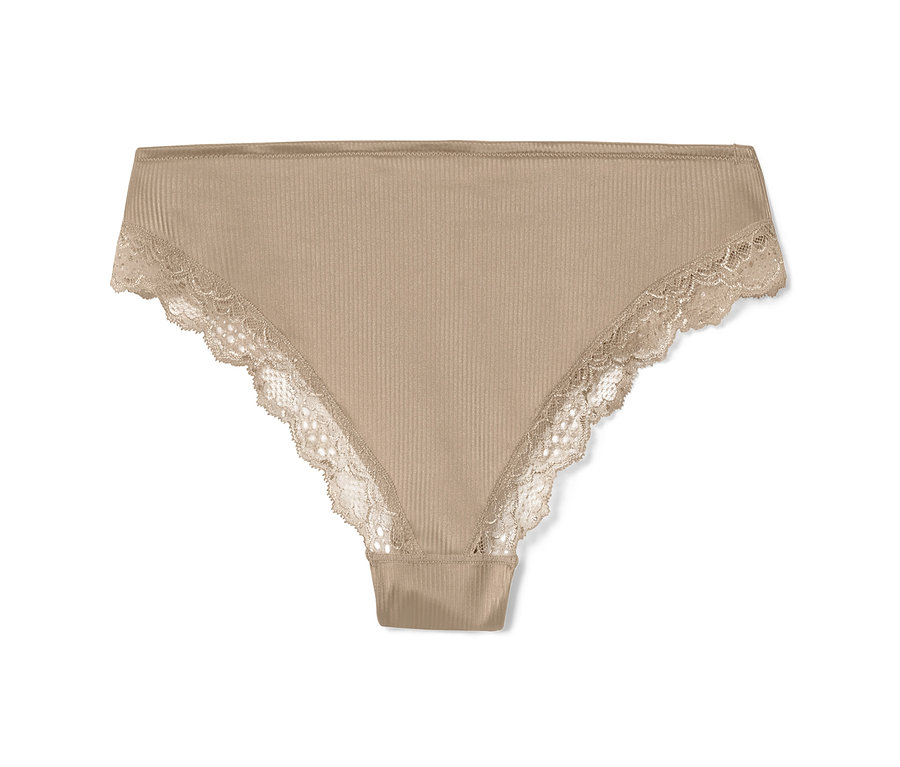 Egyetlen bézs színű, csipkés brazil alsó.