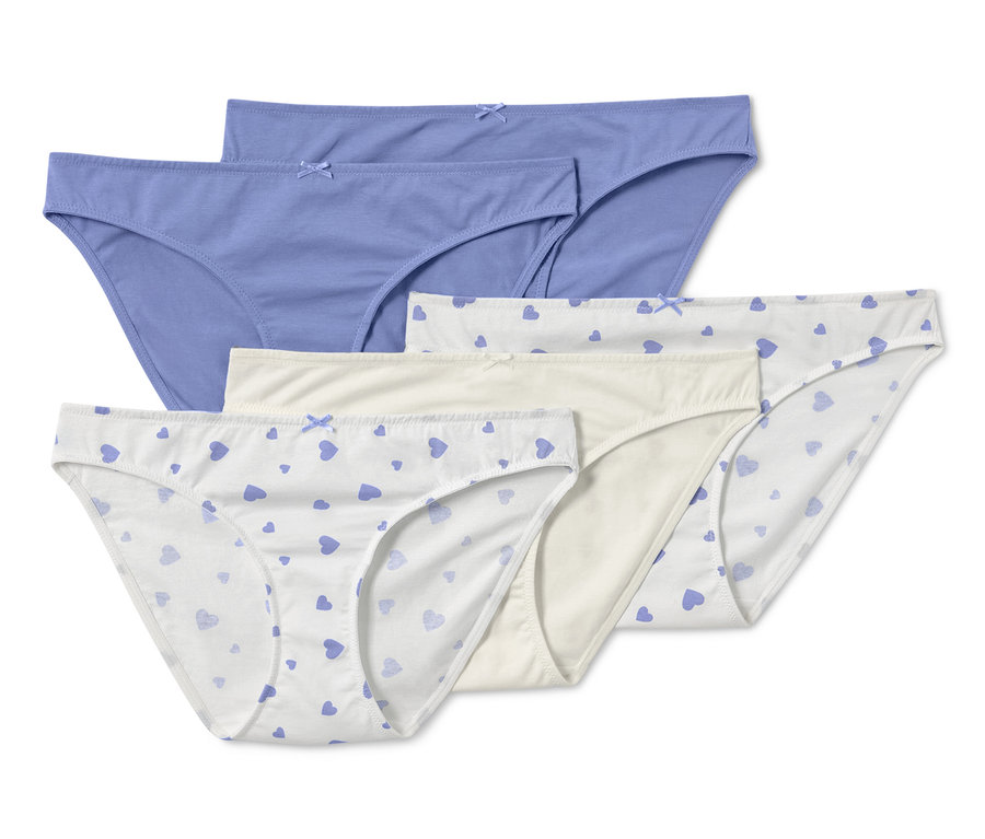 Öt alsó: két világoskék, egy krémszínű és két fehér, kék szívecskés.