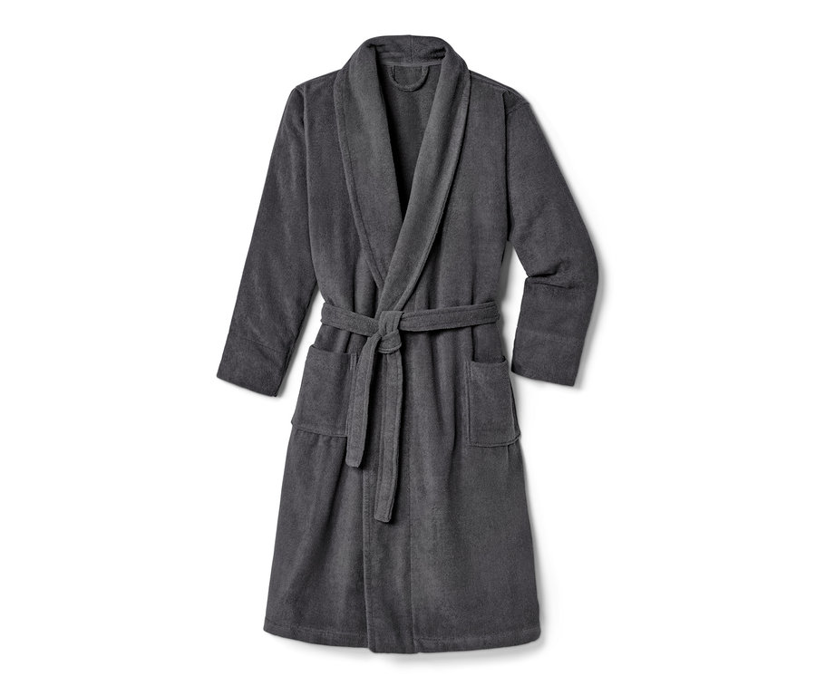 Szürke férfi fürdőköpeny övvel.